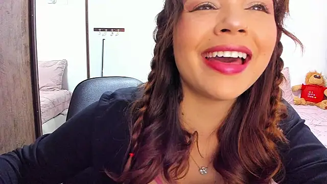 Snapshot of megan_poe_ chatting on 07/22/26, 05:05 megan poe online show from 07/22/26, 05:05
