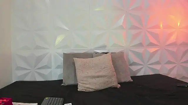 Snapshot of lucy_rouse1 chatting on 05/22/26, 05:03 lucy rouse1 online show from 05/22/26, 05:03