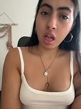 Snapshot of Lily_Rush chatting on 06/18/26, 01:04 Lily Rush online show from 06/18/26, 01:04