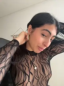 Snapshot of Lily_Rush chatting on 06/19/26, 02:32 Lily Rush online show from 06/19/26, 02:32