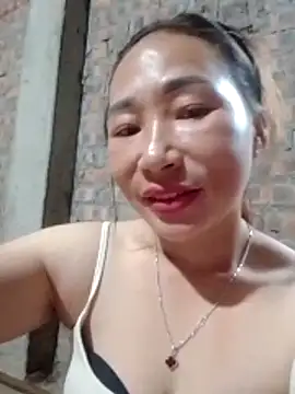 Snapshot of Tieuthu2 chatting on 05/13/26, 11:18 Tieuthu2 online show from 05/13/26, 11:18