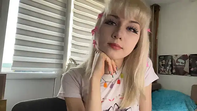 CuddlePopX online show from 04/17/26, 11:35