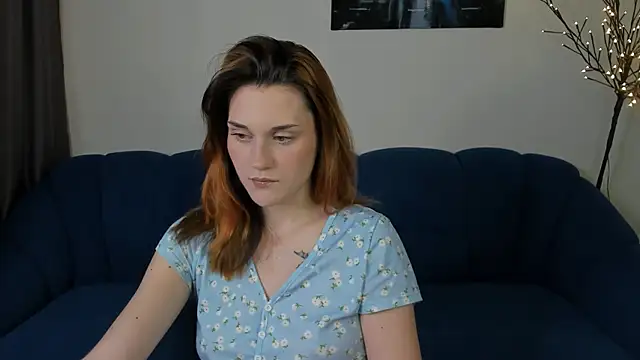Snapshot of elani_lune chatting on 06/28/26, 05:41 elani lune online show from 06/28/26, 05:41