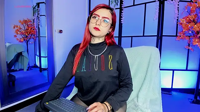 Snapshot of zara_rouxx_ chatting on 05/21/26, 12:56 zara rouxx online show from 05/21/26, 12:56