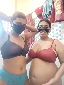 Loving Naughtycouple online show from 05/13/26, 05:16