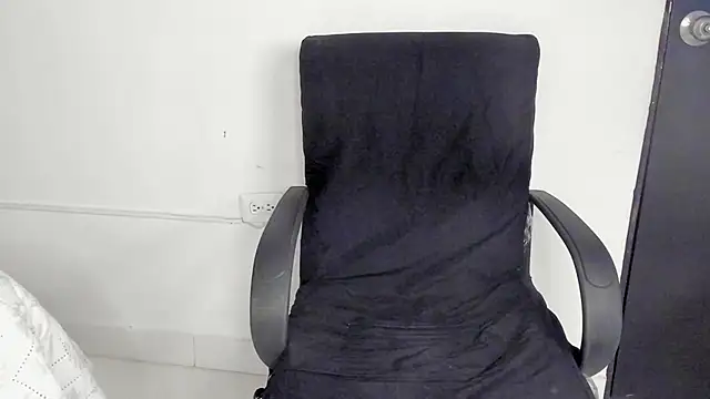 lolabunnysc online show from 05/07/26, 12:10