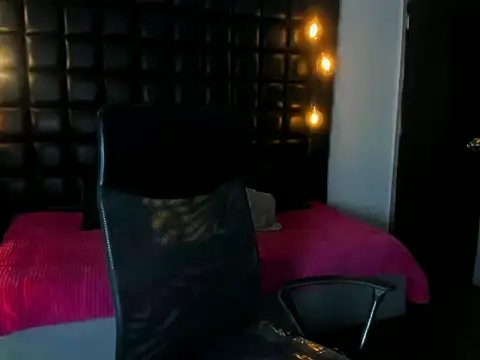 Snapshot of Cloe_Cutte chatting on 08/04/26, 03:32 Cloe Cutte online show from 08/04/26, 03:32