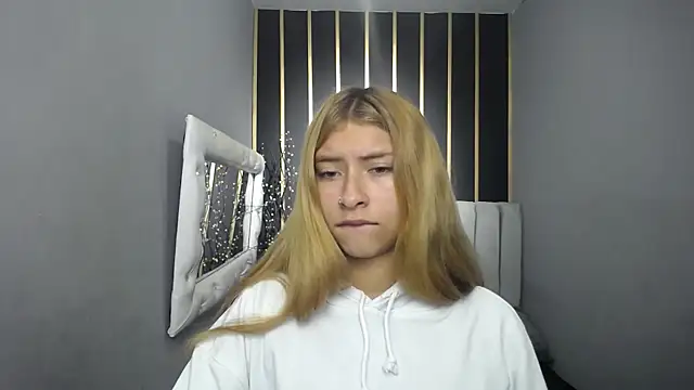 nancy blonde online show from 05/05/26, 12:13