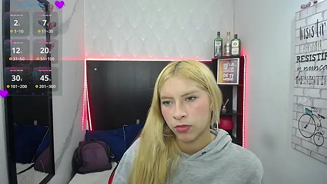 Snapshot of nancy_blonde chatting on 06/30/26, 01:45 nancy blonde online show from 06/30/26, 01:45