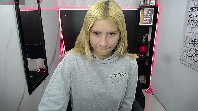 Snapshot of nancy_blonde chatting on 07/11/26, 12:52 nancy blonde online show from 07/11/26, 12:52