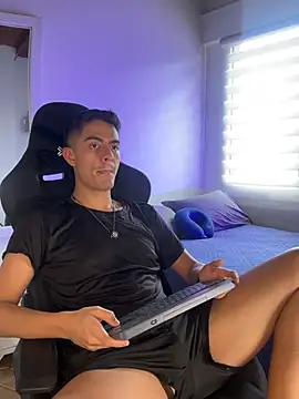 Simoonn8 online show from 04/29/26, 07:31