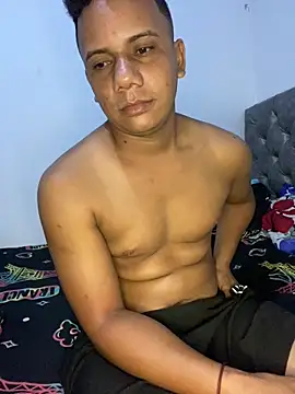 ReinaldoZapata online show from 04/18/26, 03:10