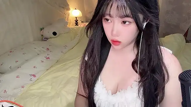 Snapshot of SweetButWildbaby chatting on 05/12/26, 02:03 SweetButWildbaby online show from 05/12/26, 02:03