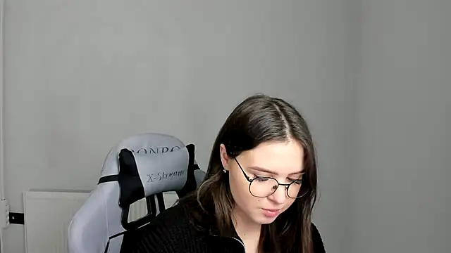 Snapshot of Regina_cute_ chatting on 04/25/26, 06:49 Regina cute online show from 04/25/26, 06:49