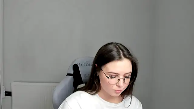 Snapshot of Regina_cute_ chatting on 05/08/26, 11:15 Regina cute online show from 05/08/26, 11:15