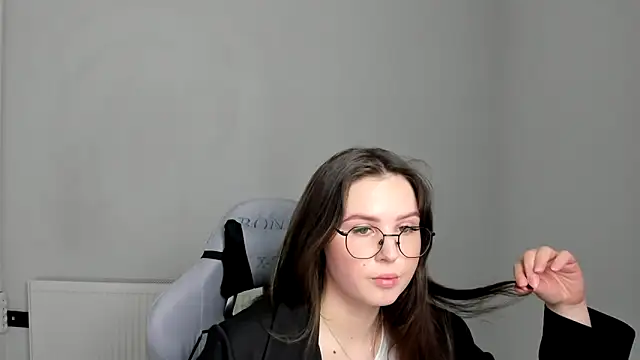Snapshot of Regina_cute_ chatting on 05/18/26, 11:27 Regina cute online show from 05/18/26, 11:27