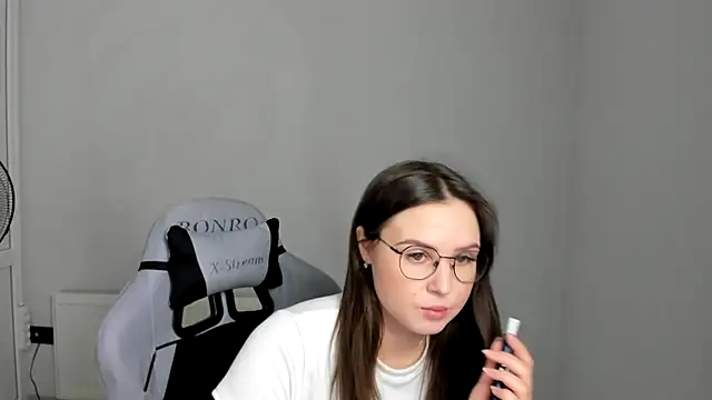 Snapshot of Regina_cute_ chatting on 05/23/26, 06:29 Regina cute online show from 05/23/26, 06:29