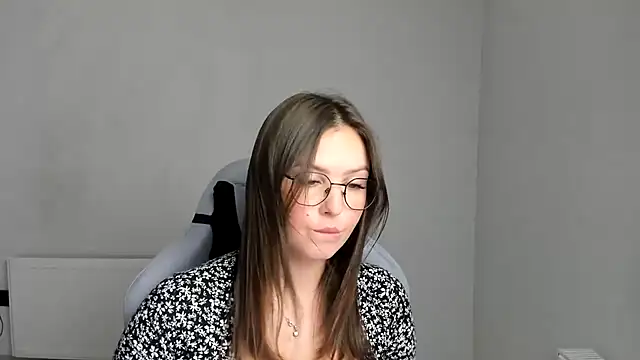 Snapshot of Regina_cute_ chatting on 06/29/26, 06:41 Regina cute online show from 06/29/26, 06:41