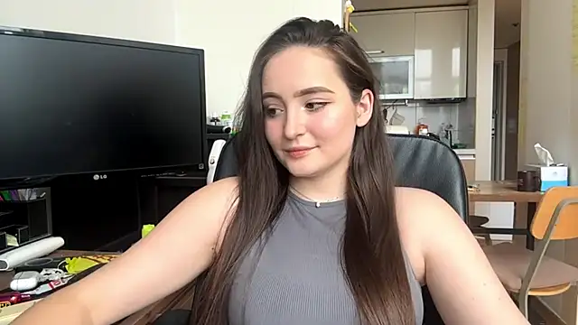 Emilly Cart online show from 05/20/26, 03:24
