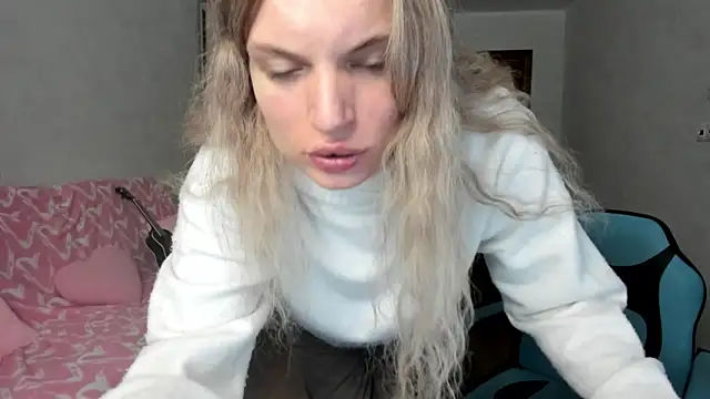 milliKira006 online show from 05/11/26, 12:22