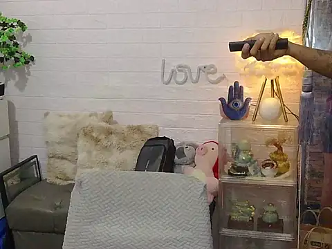 marlonmoreno01 online show from 04/18/26, 04:22