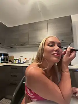 Karen Luxe online show from 06/16/26, 01:41