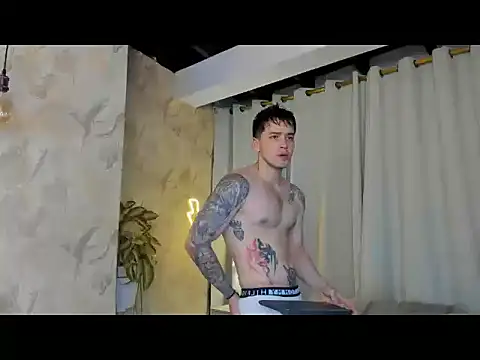 Snapshot of RONNY_COLTON chatting on 05/07/26, 11:43 RONNY COLTON online show from 05/07/26, 11:43