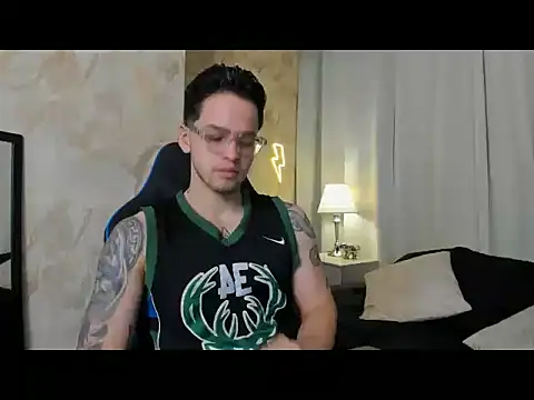 Snapshot of RONNY_COLTON chatting on 05/17/26, 11:06 RONNY COLTON online show from 05/17/26, 11:06