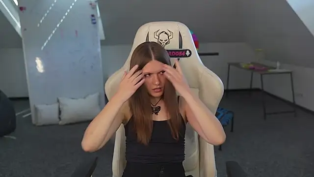 Snapshot of Monika_kiss054 chatting on 06/17/26, 10:50 Monika kiss054 online show from 06/17/26, 10:50
