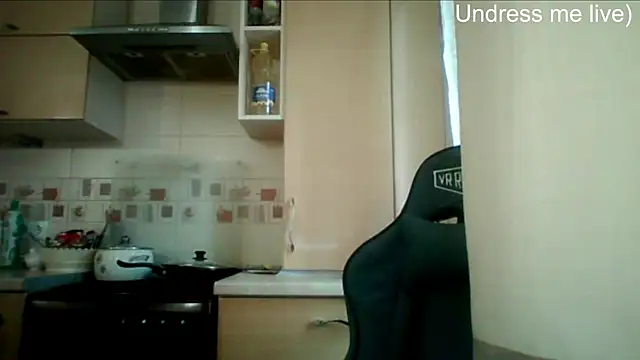 Snapshot of Lisanta chatting on 05/21/26, 04:03 Lisanta online show from 05/21/26, 04:03