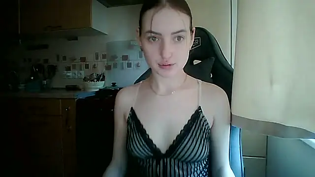 Snapshot of Lisanta chatting on 05/31/26, 10:44 Lisanta online show from 05/31/26, 10:44