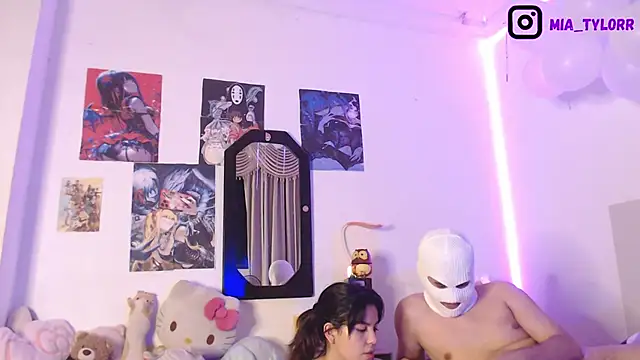 Mia Tylor01 online show from 05/18/26, 04:07