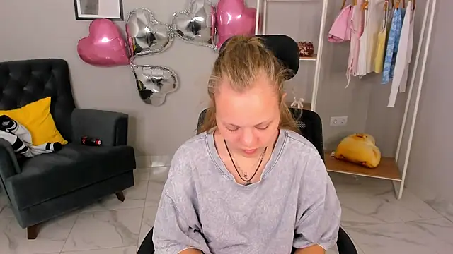 Ellen Mafour online show from 04/21/26, 10:54