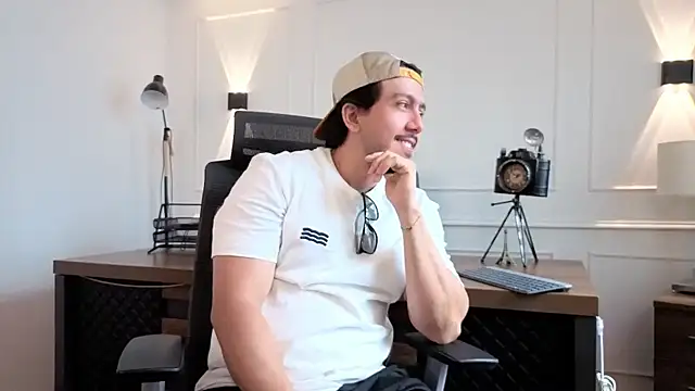 andrewmuscle online show from 04/22/26, 07:59