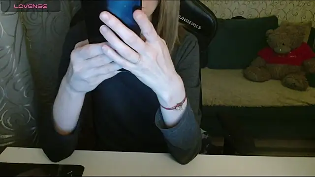  AlliceCullen  online show from 04/25/26, 05:54