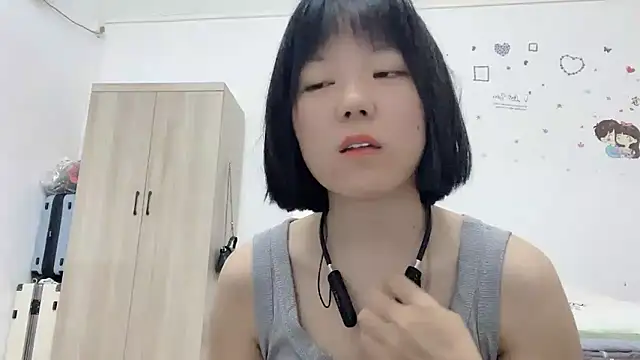 Belle-LL online show from 05/06/26, 03:17