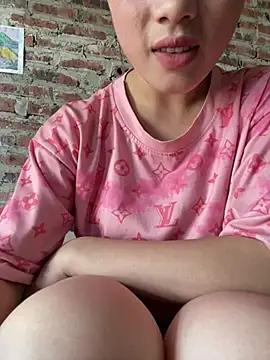 hoaithu1 online show from 04/20/26, 07:33