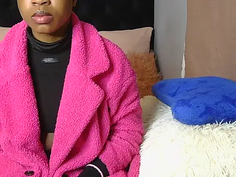 julianaa19 online show from 04/28/26, 12:31