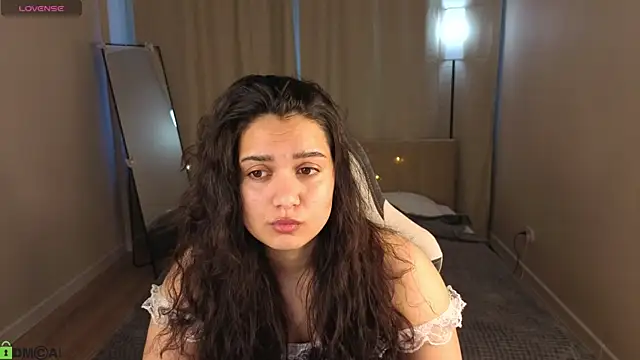 Snapshot of Vivien_Ross chatting on 05/15/26, 12:50 Vivien Ross online show from 05/15/26, 12:50