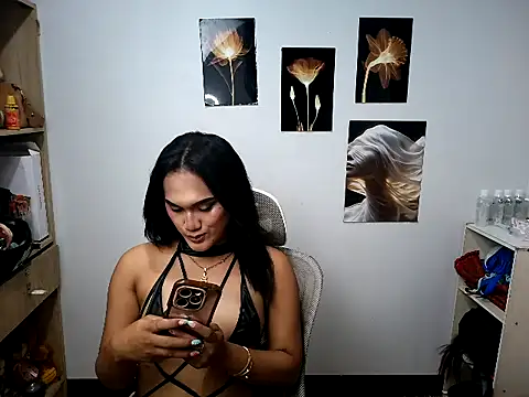 Snapshot of YourHot_Nica chatting on 04/22/26, 01:34 YourHot Nica online show from 04/22/26, 01:34