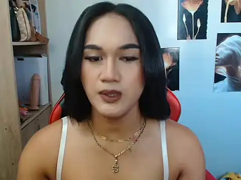 Snapshot of YourHot_Nica chatting on 05/06/26, 01:25 YourHot Nica online show from 05/06/26, 01:25