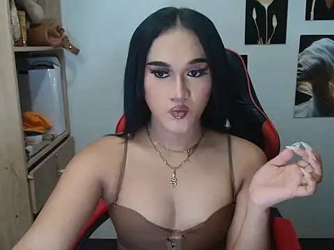 Snapshot of YourHot_Nica chatting on 05/27/26, 05:10 YourHot Nica online show from 05/27/26, 05:10