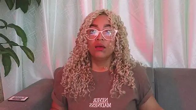 Luana curly online show from 04/20/26, 07:37