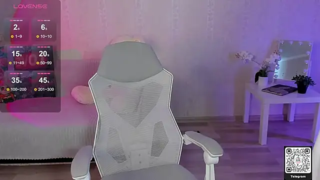 LinnLove online show from 04/28/26, 06:51