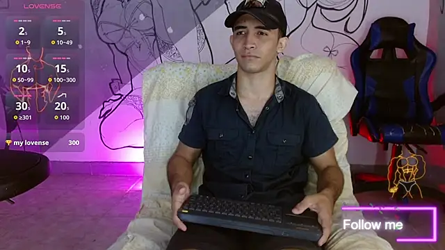 Snapshot of caius_bigcock1 chatting on 06/04/26, 12:44 caius bigcock1 online show from 06/04/26, 12:44