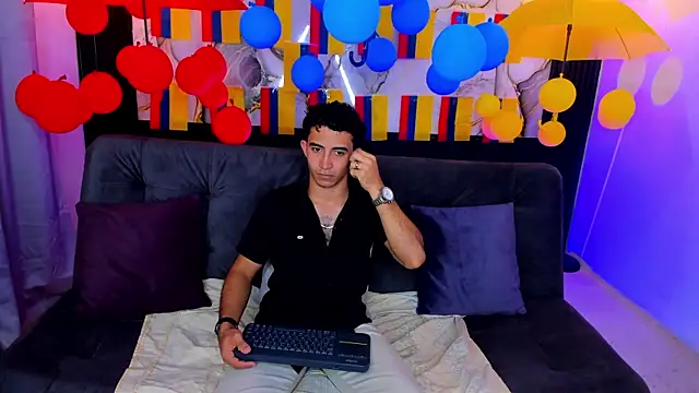 Snapshot of caius_bigcock1 chatting on 06/22/26, 12:35 caius bigcock1 online show from 06/22/26, 12:35