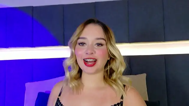 Snapshot of Sofia_pamela_ chatting on 05/19/26, 08:15 Sofia pamela online show from 05/19/26, 08:15