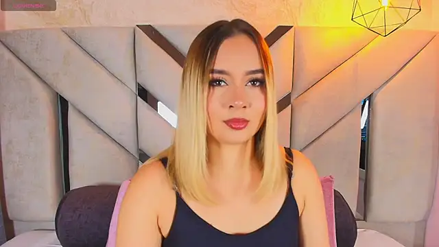 Snapshot of Sofia_pamela_ chatting on 06/06/26, 06:34 Sofia pamela online show from 06/06/26, 06:34