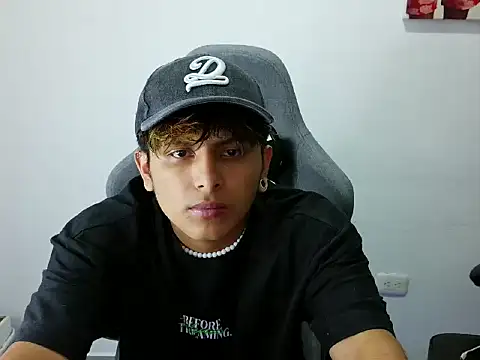 dany fans online show from 04/24/26, 02:36