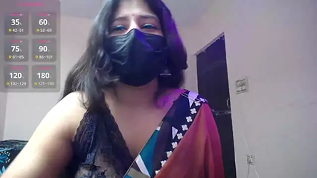 Snapshot of -Queenie chatting on 05/28/26, 07:00 -Queenie online show from 05/28/26, 07:00
